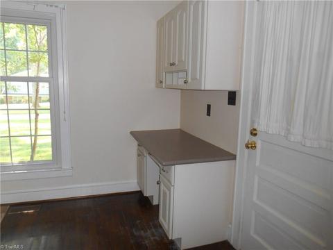 604 Pine St, Dobson, NC 27017 photo 8