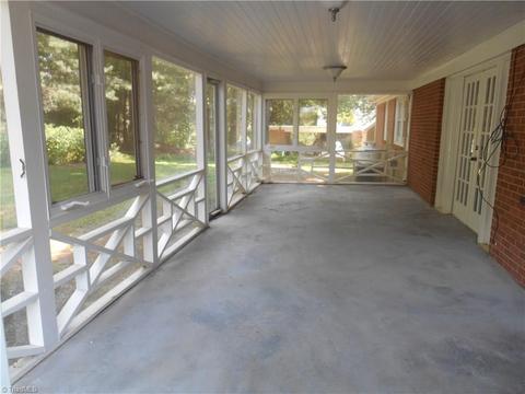 604 Pine St, Dobson, NC 27017 photo 2