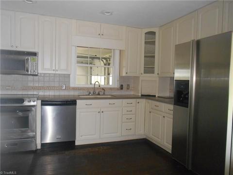 604 Pine St, Dobson, NC 27017 photo 4