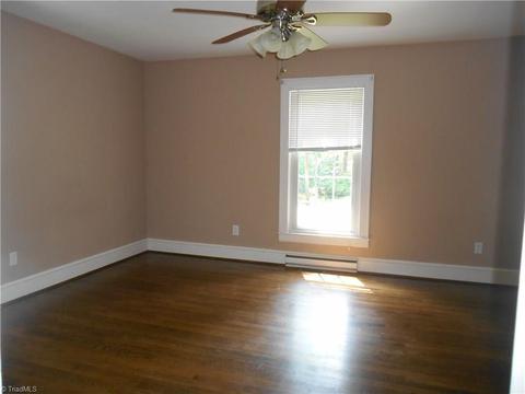 604 Pine St, Dobson, NC 27017 photo 12