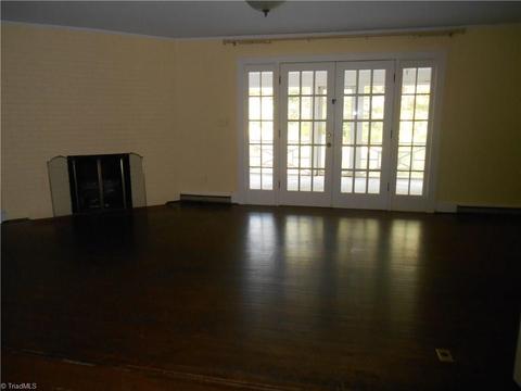 604 Pine St, Dobson, NC 27017 photo 6