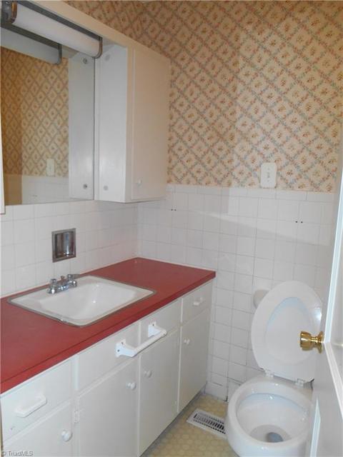 604 Pine St, Dobson, NC 27017 photo 18