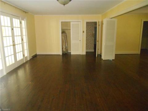 604 Pine St, Dobson, NC 27017 photo 5