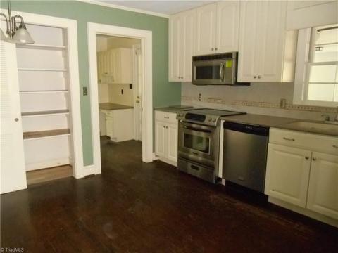 604 Pine St, Dobson, NC 27017 photo 3