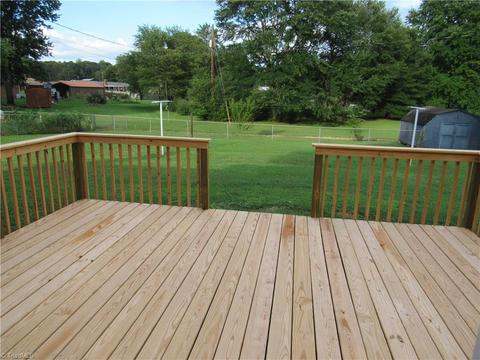 105 Rolling Green Ln, King, NC 27021 photo 11