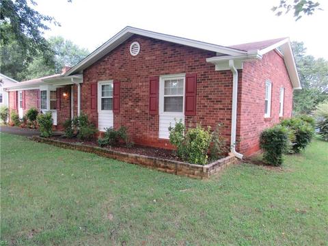 105 Rolling Green Ln, King, NC 27021 photo 4