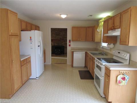 105 Rolling Green Ln, King, NC 27021 photo 13