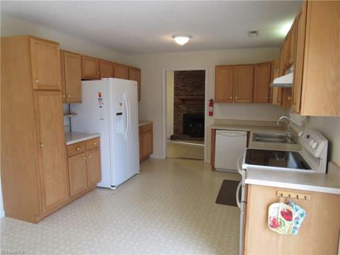 105 Rolling Green Ln, King, NC 27021 photo 14