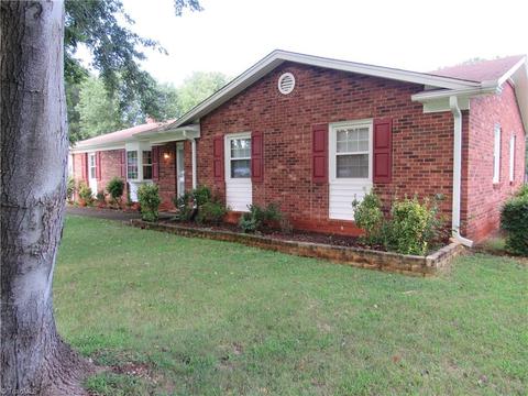 105 Rolling Green Ln, King, NC 27021 photo 2