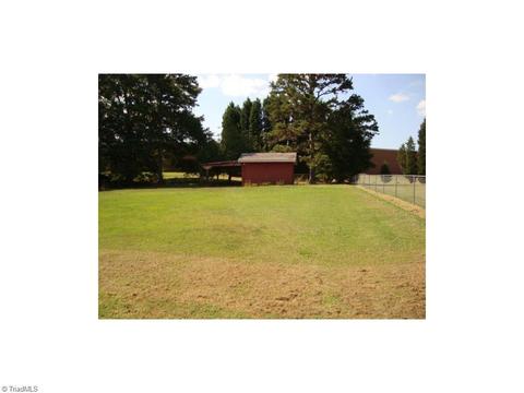128 Long St, Mayodan, NC 27027 photo 4