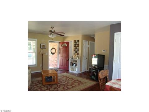 128 Long St, Mayodan, NC 27027 photo 6