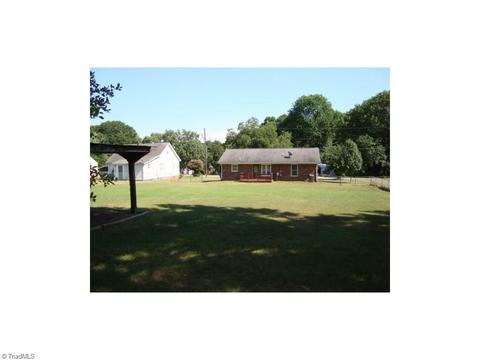 128 Long St, Mayodan, NC 27027 photo 3