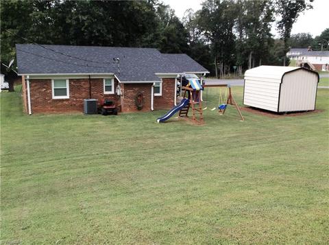 118 Locust Rd, King, NC 27021 photo 3