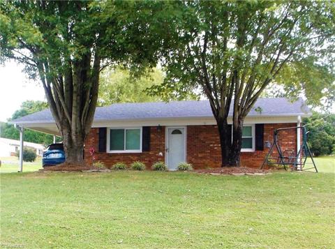 118 Locust Rd, King, NC 27021 photo 1