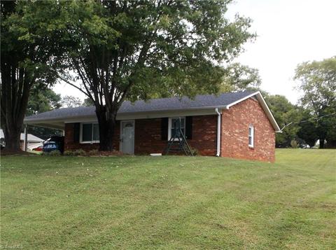 118 Locust Rd, King, NC 27021 photo 2