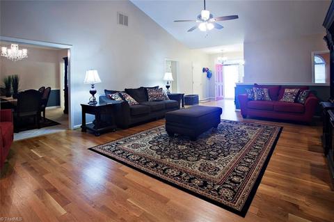 2106 Candelar Dr, High Point, NC 27265 photo 3