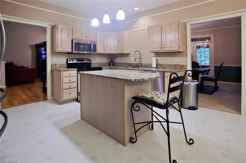 2106 Candelar Dr, High Point, NC 27265 photo 5