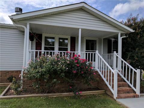 113 Hayes Dr, King, NC 27021 photo 2