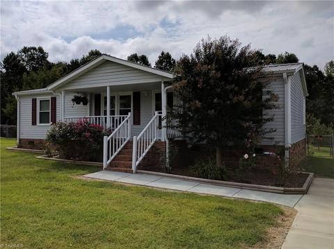 113 Hayes Dr, King, NC 27021 photo 1