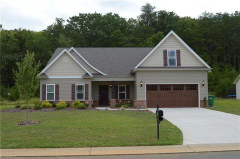 217 Pilot Bluff Dr, King, NC 27021 photo 3
