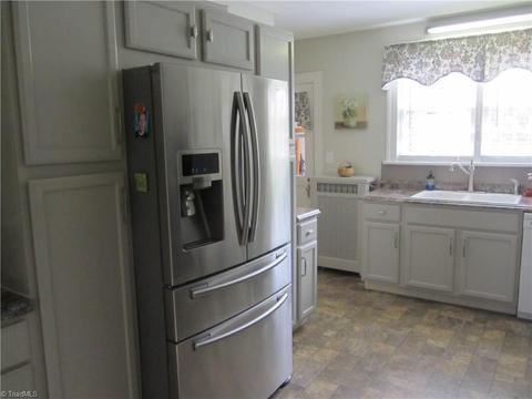 200 S 7th Ave, Mayodan, NC 27027 photo 8