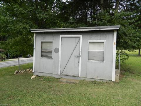 6536 Heathwood Dr, Trinity, NC 27370 photo 3