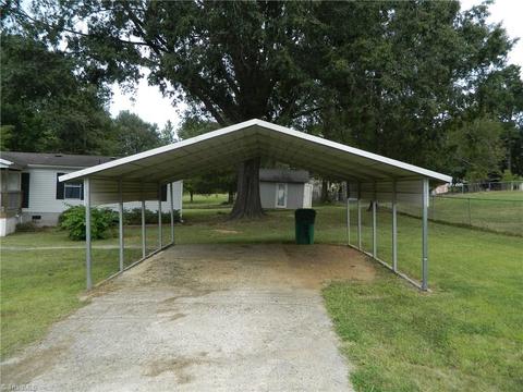 6536 Heathwood Dr, Trinity, NC 27370 photo 4