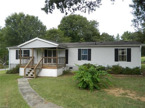 6536 Heathwood Dr, Trinity, NC 27370 photo 1