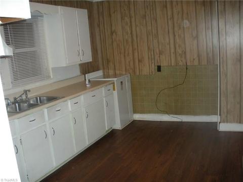 505 Smith St, Thomasville, NC 27360 photo 5