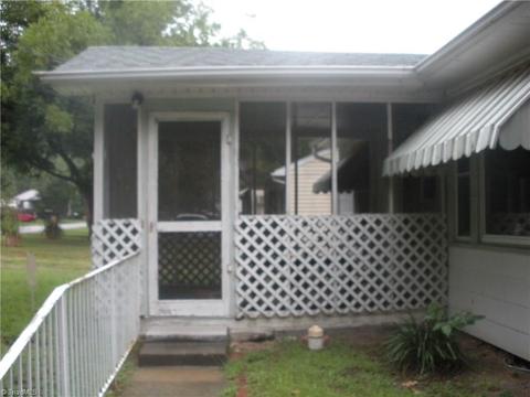 505 Smith St, Thomasville, NC 27360 photo 3