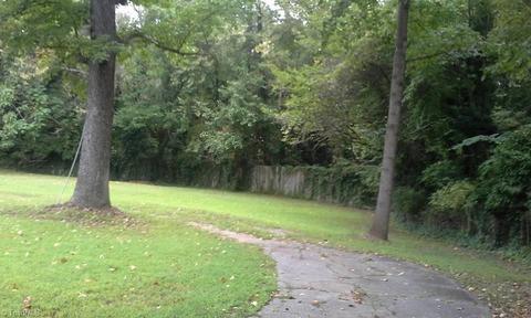 233 Willowood Dr, High Point, NC 27260 photo 4