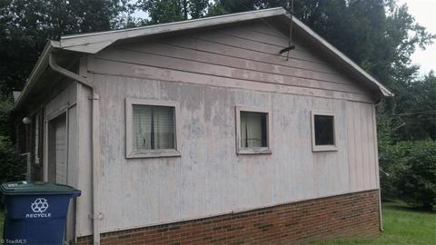 707 Roach St, Mayodan, NC 27027 photo 2