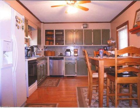 4050 E Pine St, Mount Airy, NC 27030 photo 9
