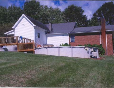 4050 E Pine St, Mount Airy, NC 27030 photo 6