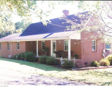 4050 E Pine St, Mount Airy, NC 27030 photo 1