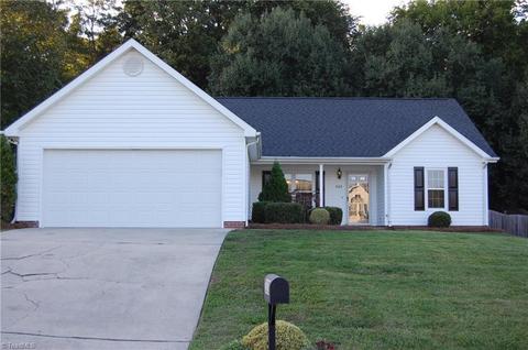 303 Stapleton Way, High Point, NC 27265 photo 2