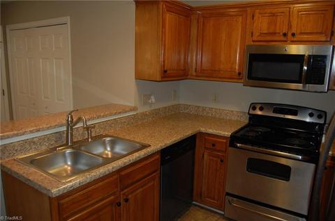 303 Stapleton Way, High Point, NC 27265 photo 5