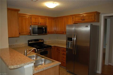 303 Stapleton Way, High Point, NC 27265 photo 4