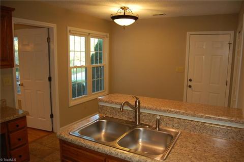 303 Stapleton Way, High Point, NC 27265 photo 6