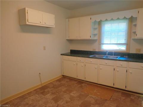 189 Pittsboro St, Staley, NC 27355 photo 4