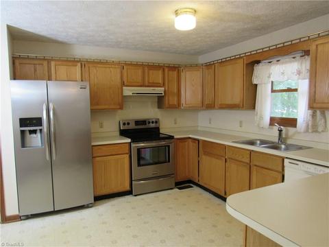 3446 Hillside Dr, High Point, NC 27265 photo 6