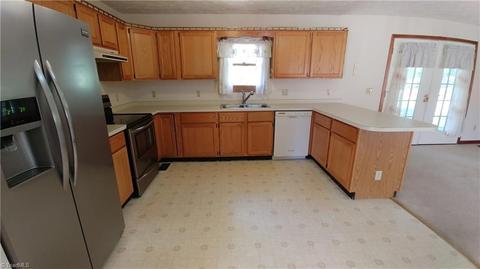 3446 Hillside Dr, High Point, NC 27265 photo 5