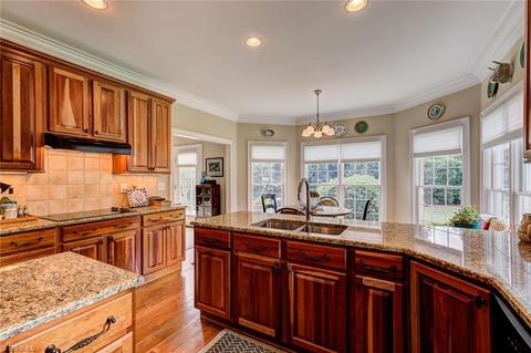 122 Augusta Pl, High Point, NC 27265 photo 9