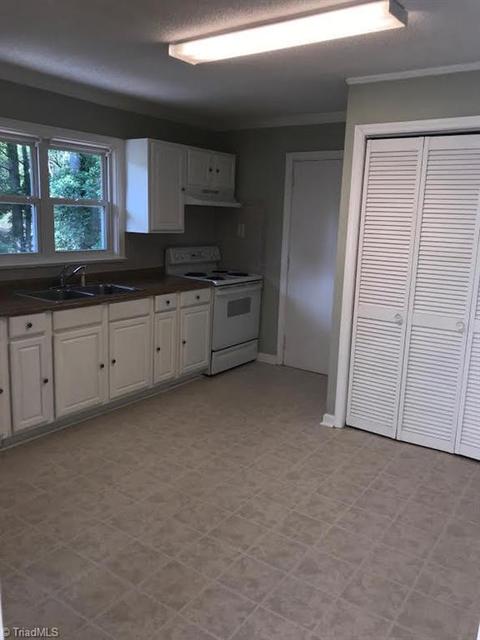 909 Circle Dr, High Point, NC 27262 photo 3