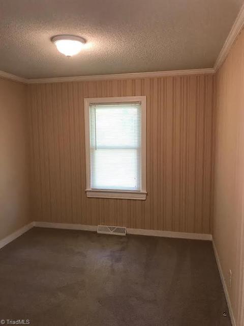 909 Circle Dr, High Point, NC 27262 photo 6