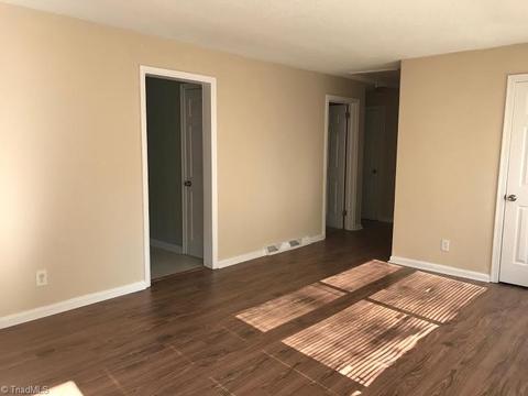 909 Circle Dr, High Point, NC 27262 photo 4
