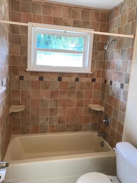909 Circle Dr, High Point, NC 27262 photo 5