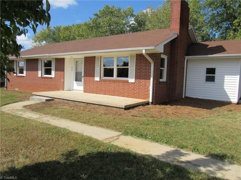 212 Pulliam St, King, NC 27021 photo 2