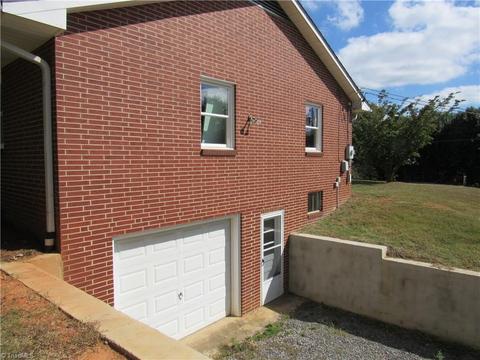 212 Pulliam St, King, NC 27021 photo 5