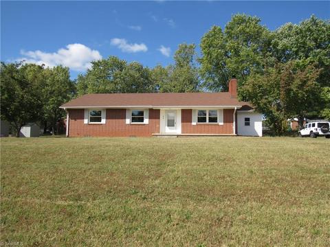 212 Pulliam St, King, NC 27021 photo 1